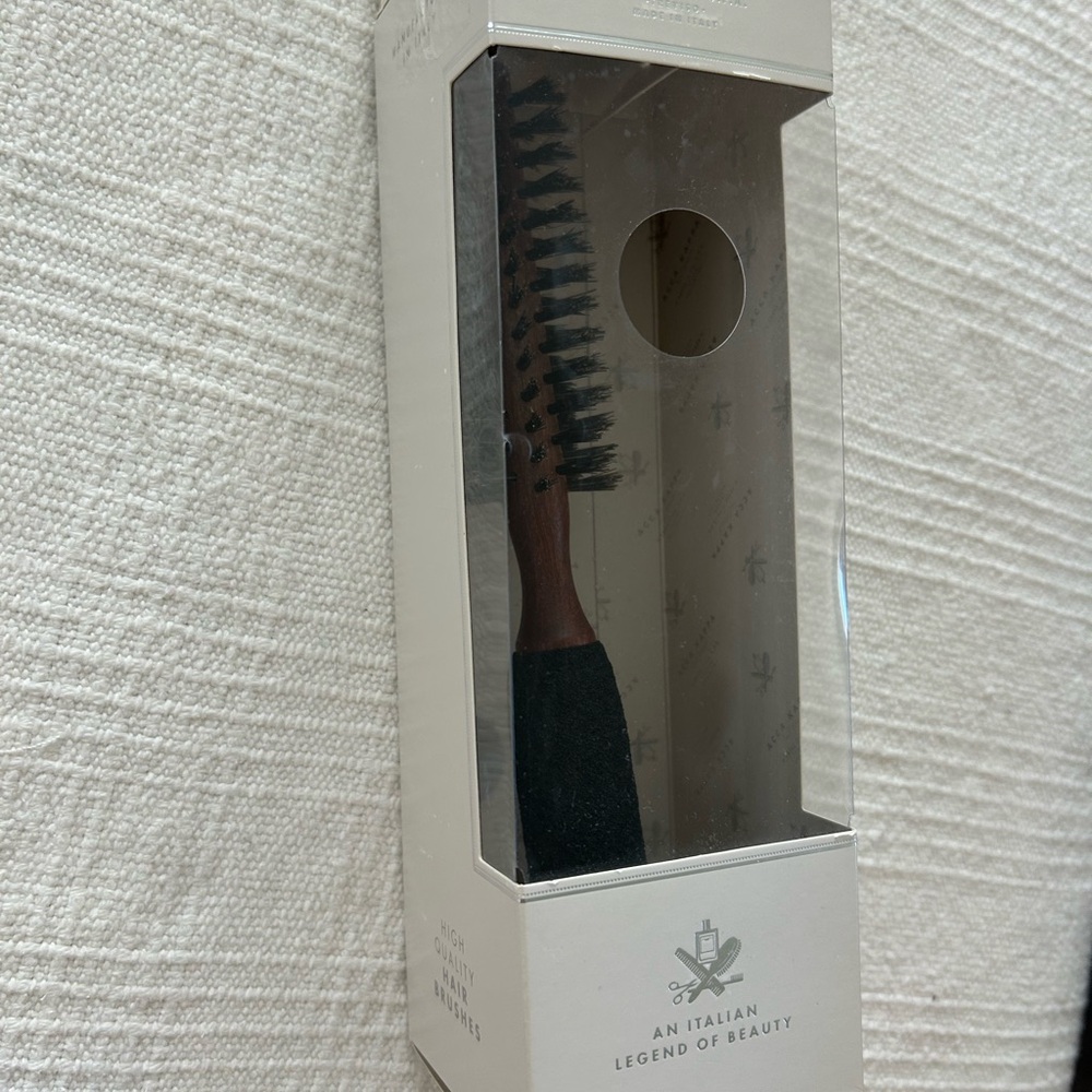 Acca Kappa Round Styling Brush B813 – New in Box (Slight Box Damage)